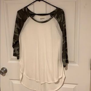 Women’s Camo baseball t